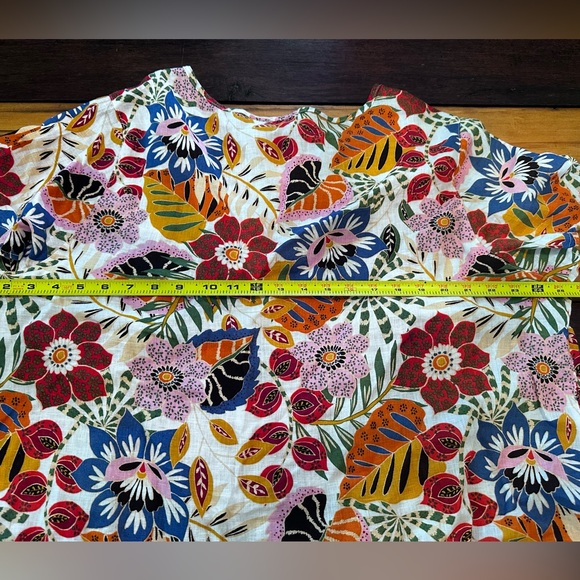 Women’s 2X C&C California Linen V-Neck Pull Over top with Floral Pattern - Picture 6 of 6